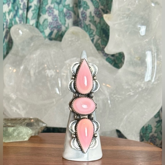NWT Navajo Handmade Tia Long Pink Conch Ring - Picture 1 of 14